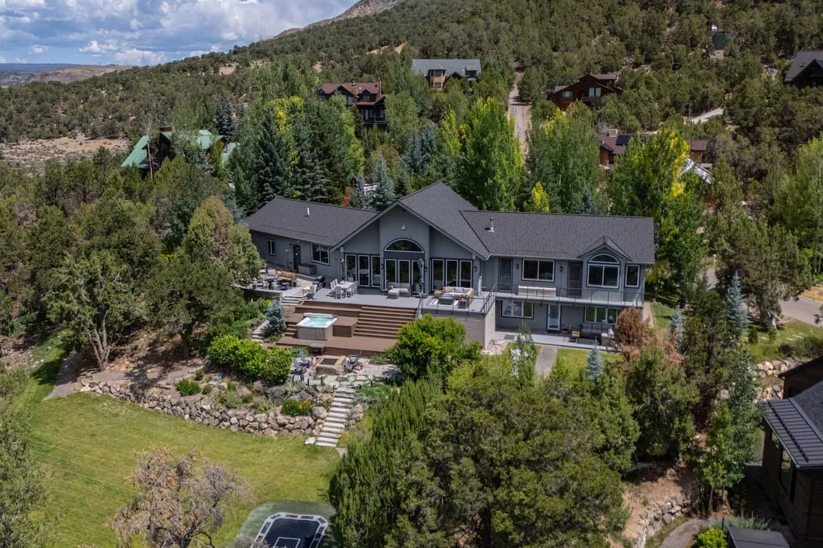 Luxury Mountain Retreat | Aspen Valley | Hot Tub - Hotel with Bathtub in Aspen