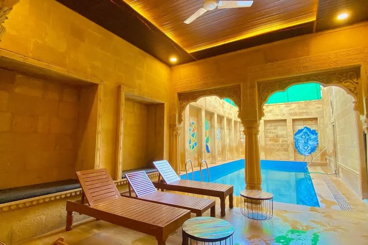 Luxury Rajasthani Room w/Pool & Rooftop Terrace - Hotel with Bathtub in Jaisalmer