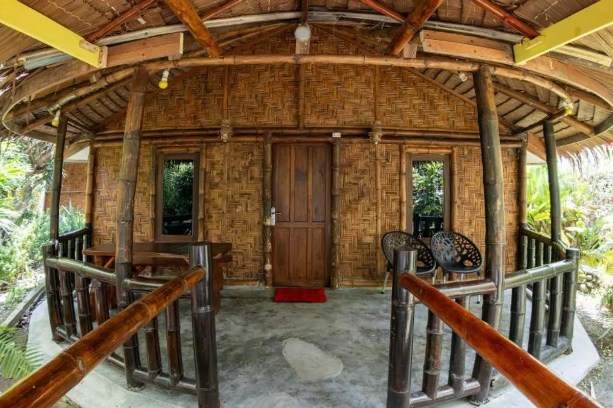 Magpie Jungle Resort Chopta bathroom and tub space
