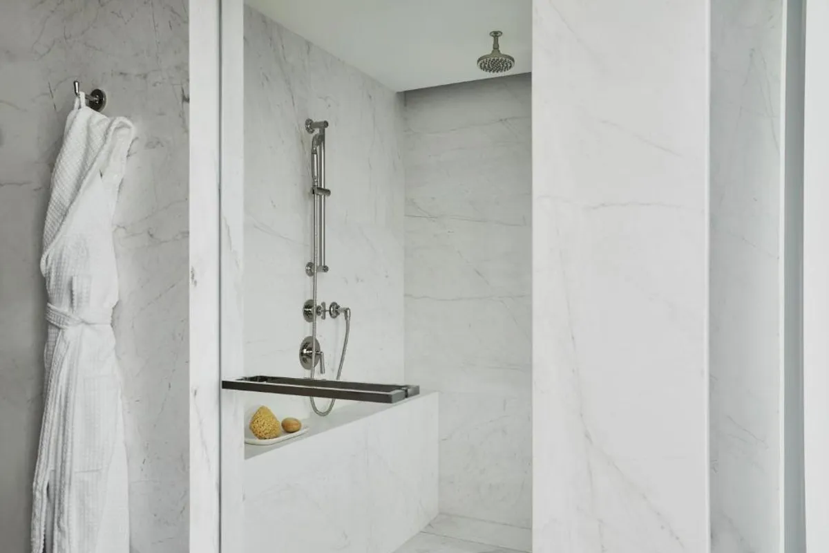 Four Seasons Hotel at The Surf Club, Surfside - Hotel with Bathtub in Miami