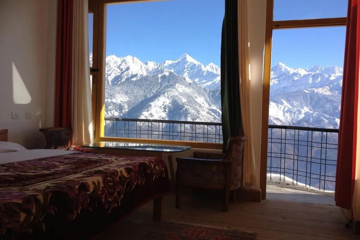 Milam Inn Munsyari suite interior