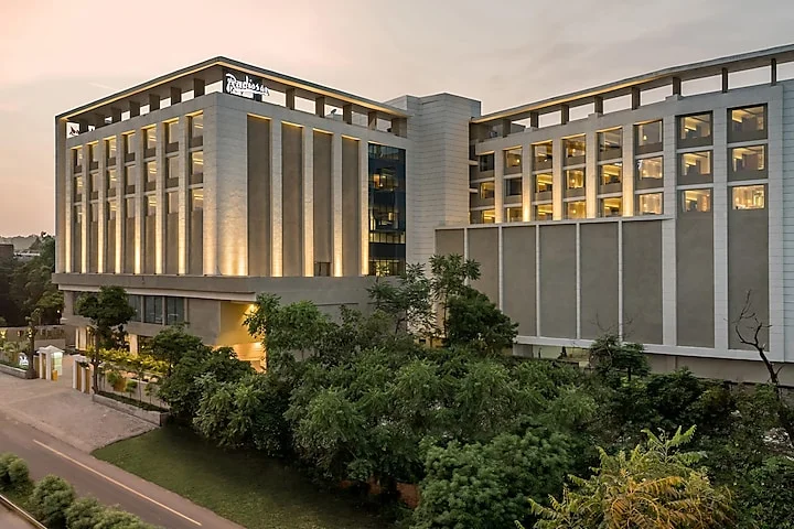 Radisson - Hotel with Bathtub in Bhopal