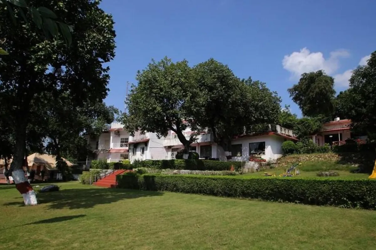 MPT Marble Rocks Bhedaghat property and ambiance