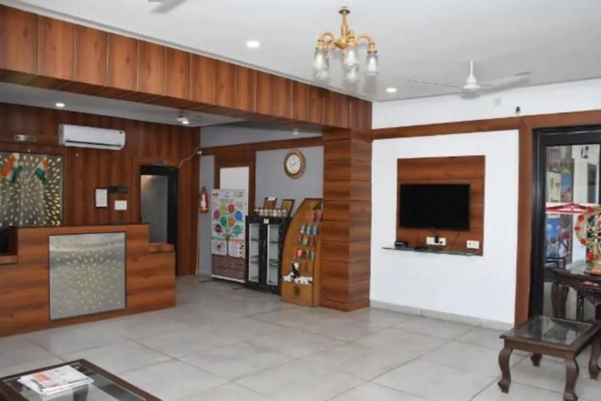 MPT Tourist Bungalow Chitrakoot bathroom and tub space
