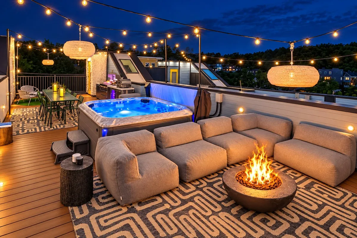 Nash Lux - Pool/Hot tub - 11 beds - Game Room! - Hotel with Bathtub in Nashville
