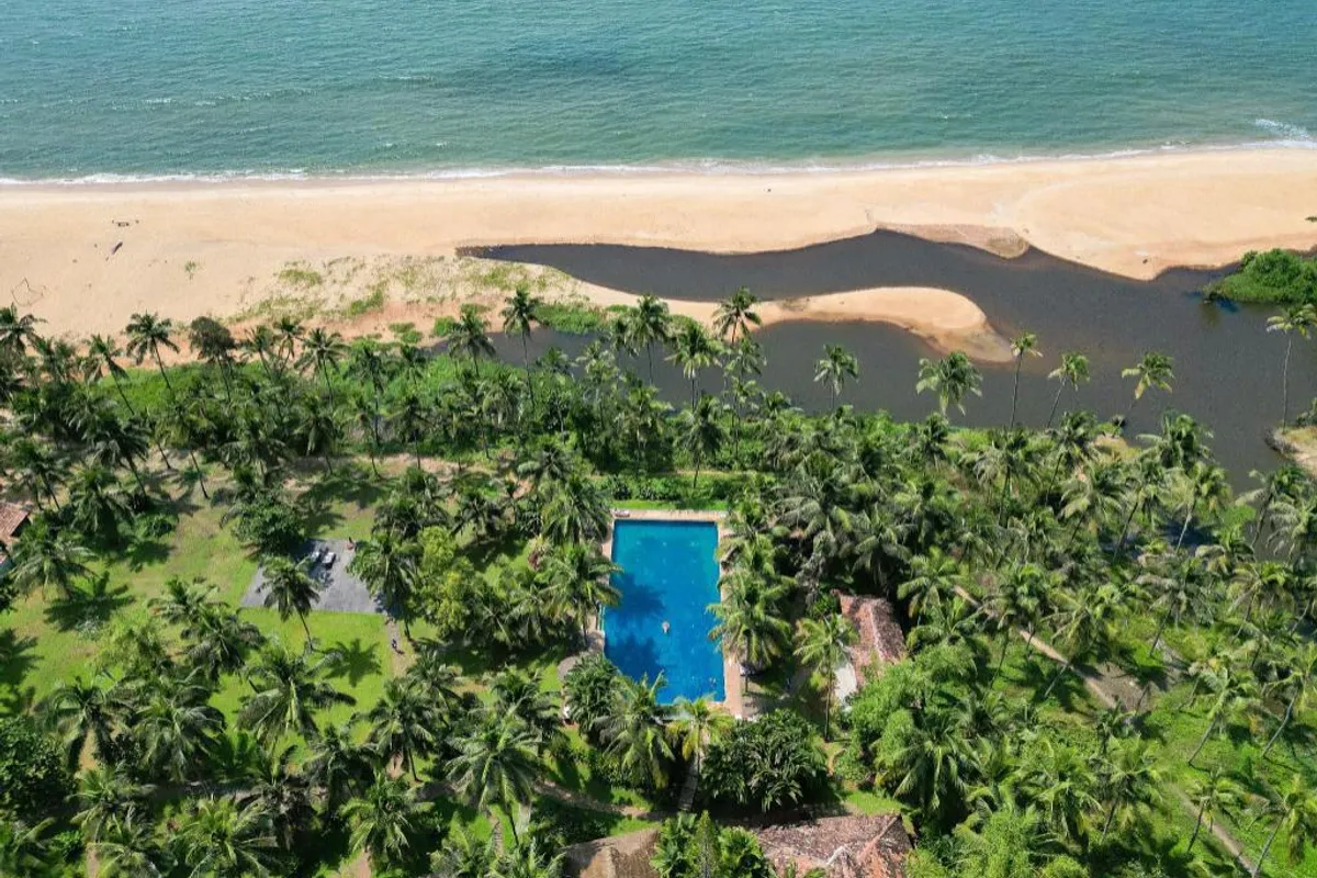Neeleshwar Hermitage Kasargod bathroom and tub space
