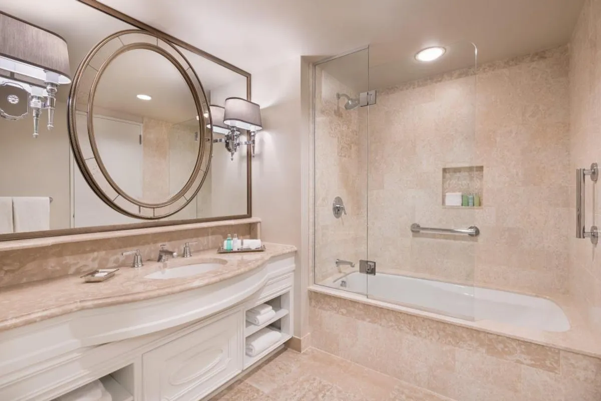 The Windsor Court, New Orleans - Hotel with Bathtub in New Orleans