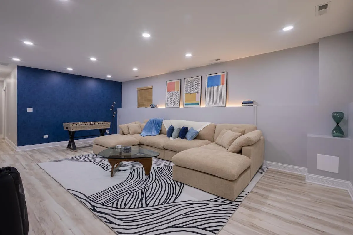 NEW Spacious 2-Story Designer Home โข Yard โข Garage - Hotel with Bathtub in Chicago