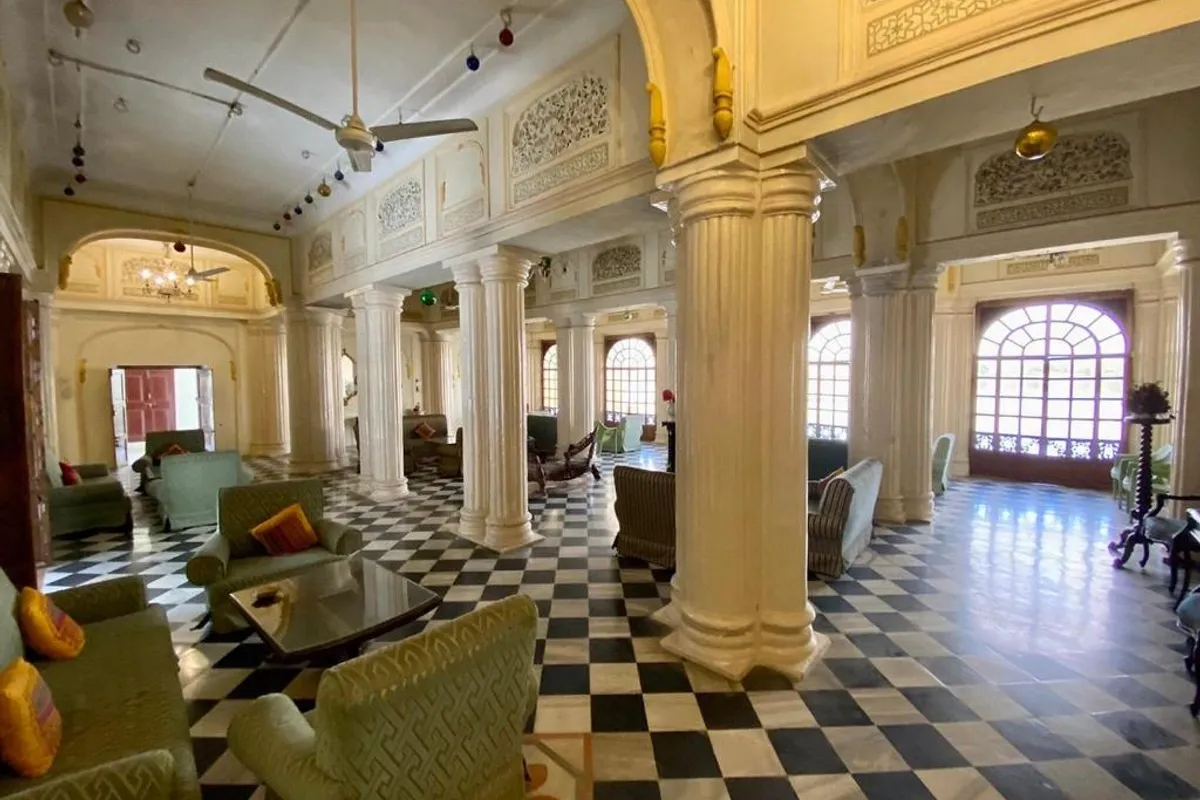Phool Mahal Palace Kishangarh bathroom and tub space