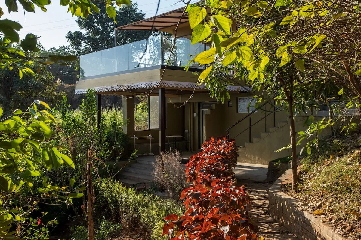 Private Guest house facing Krishna Valley & Lake - Hotel with Bathtub in Mahabaleshwar
