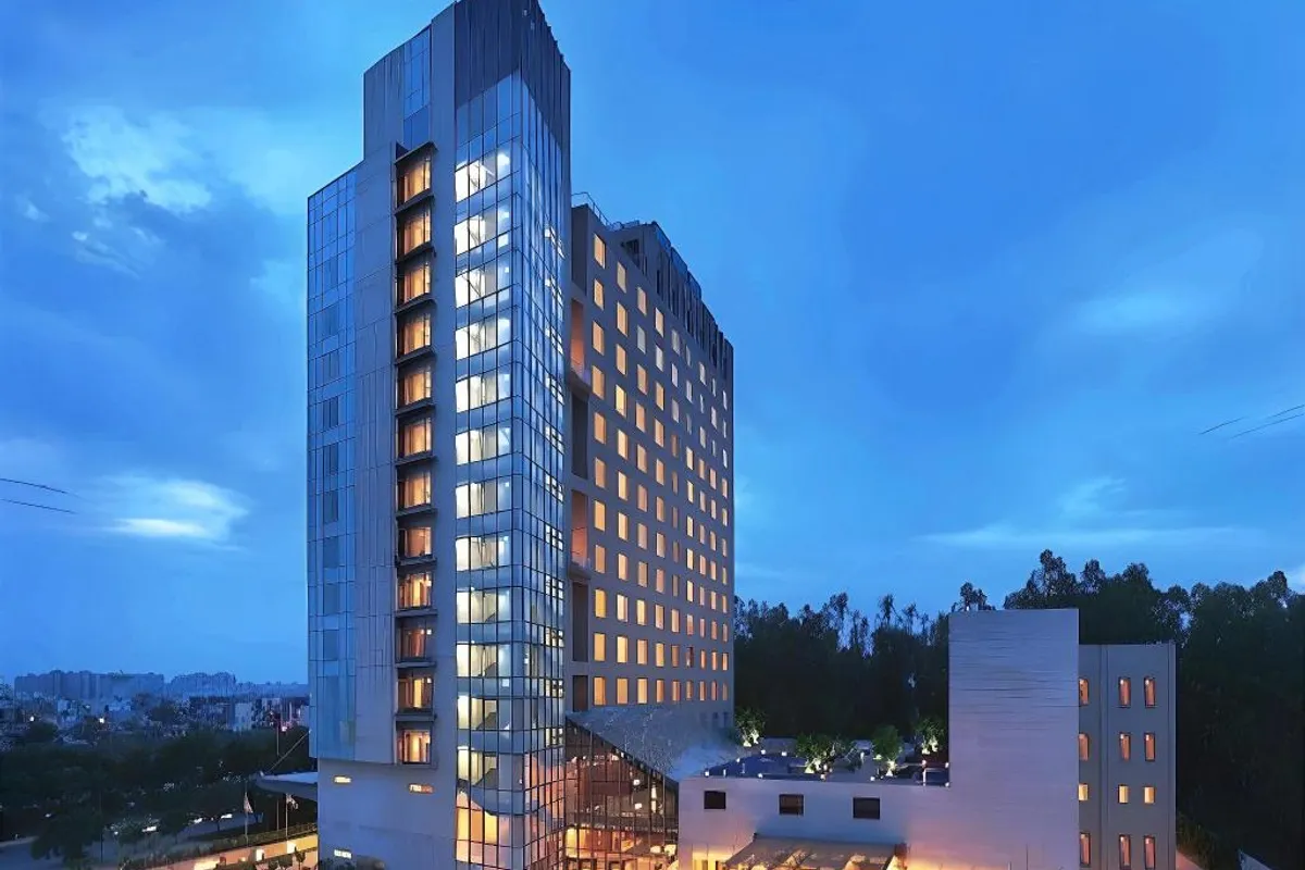 Radisson Blu Hotel Greater Noida - Hotel with Bathtub in Greater Noida