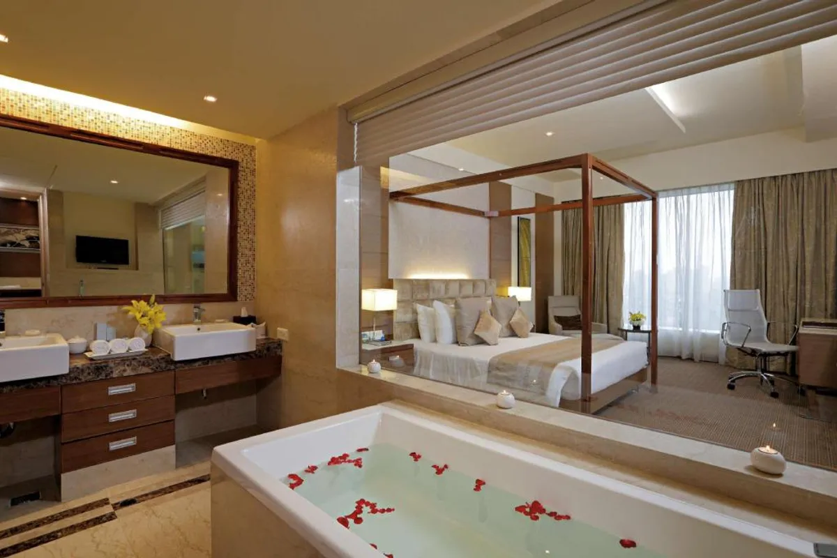 Radisson Blu Hotel Greater Noida property and ambiance