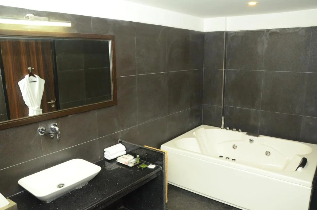 Radisson Hotel Chandigarh Zirakpur - Hotel with Bathtub in Chandigarh