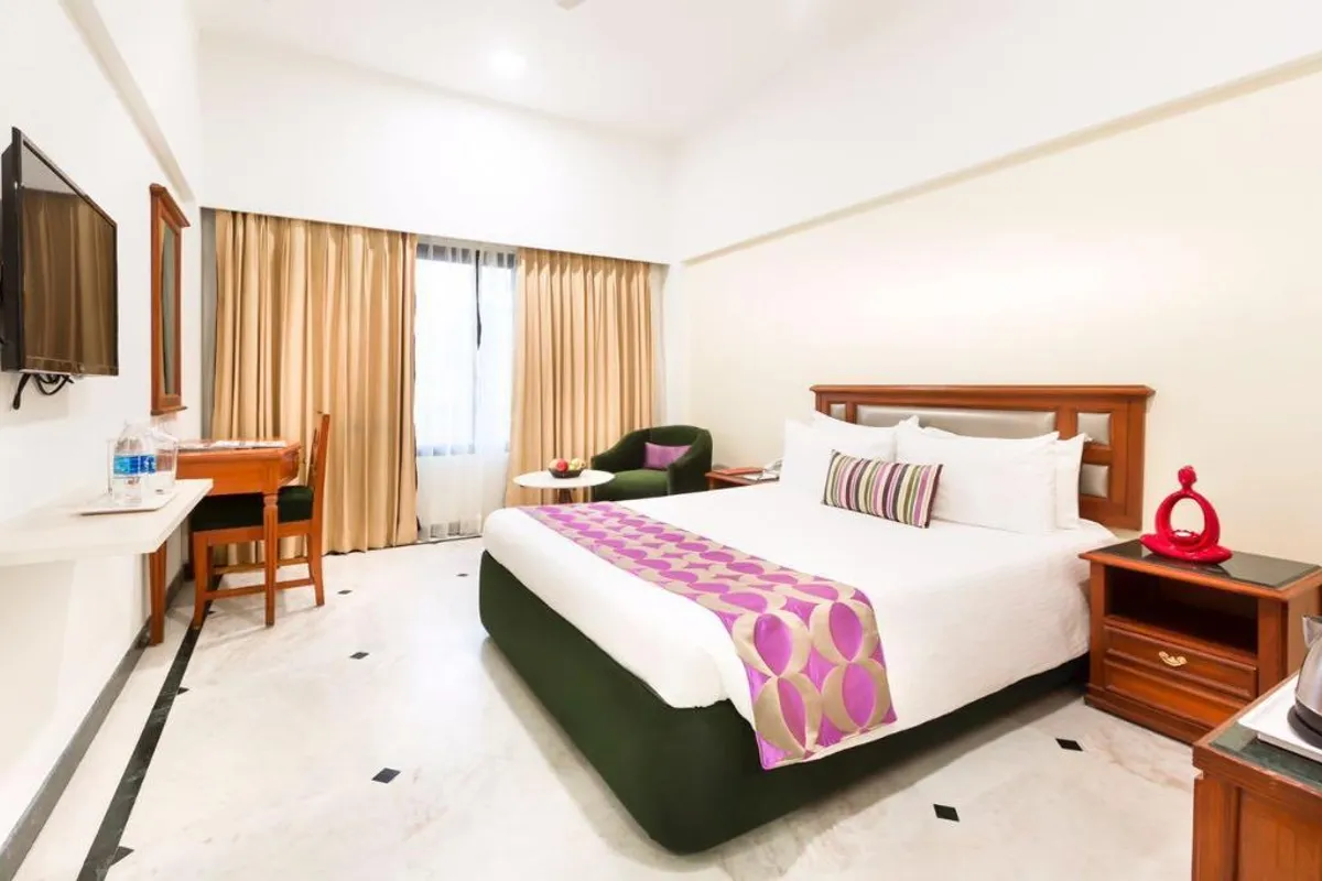Regency Kanchipuram by GRT Hotels bathroom and tub space