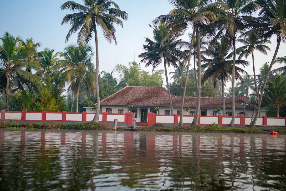 Riverside Heritage Homestay in Alleppey sleeps 8 - Hotel with Bathtub in Alleppey