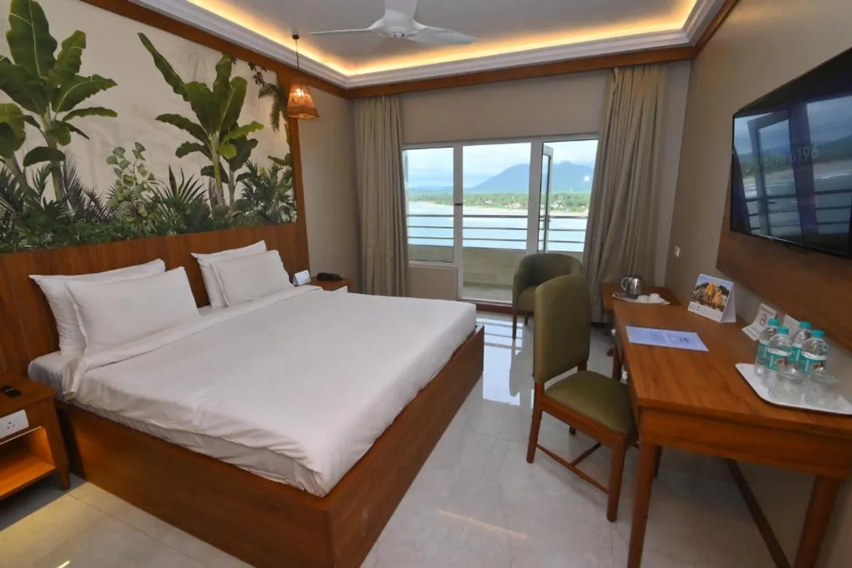 RNS Residency Murudeshwar bathroom and tub space