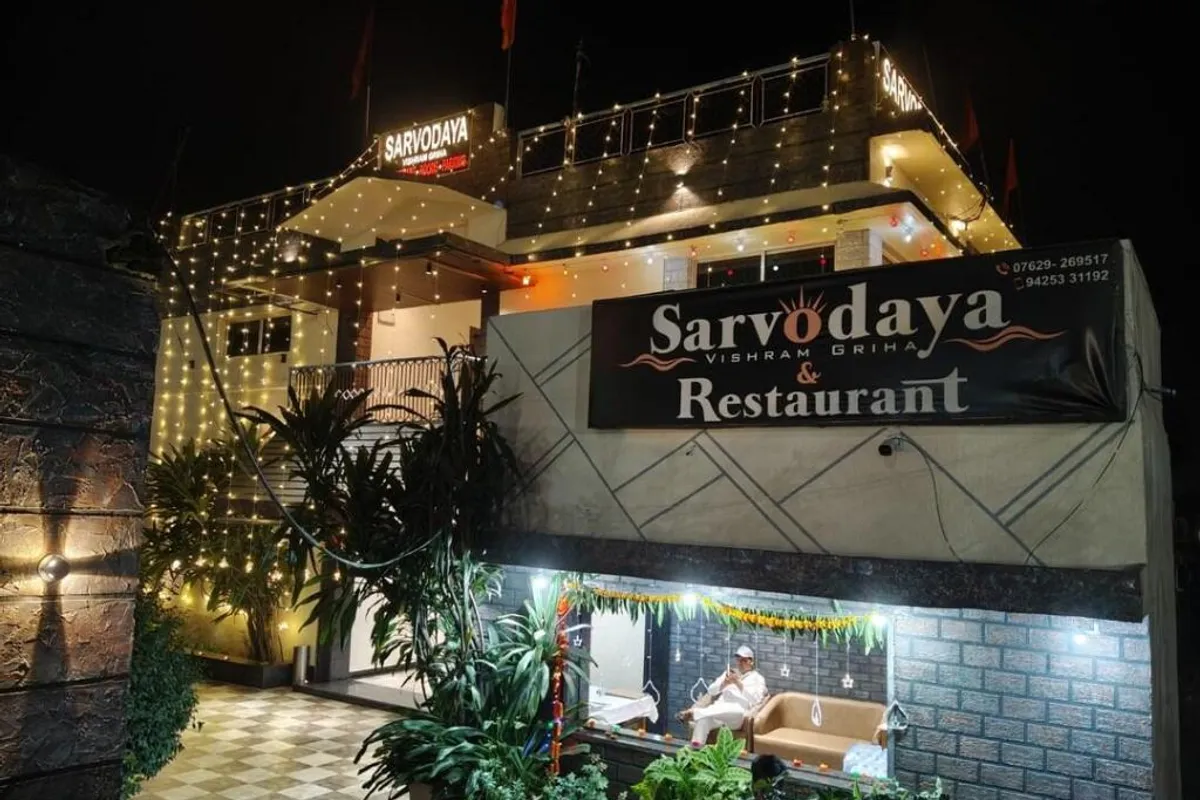 Sarvodaya Vishram Griha Amarkantak bathroom and tub space