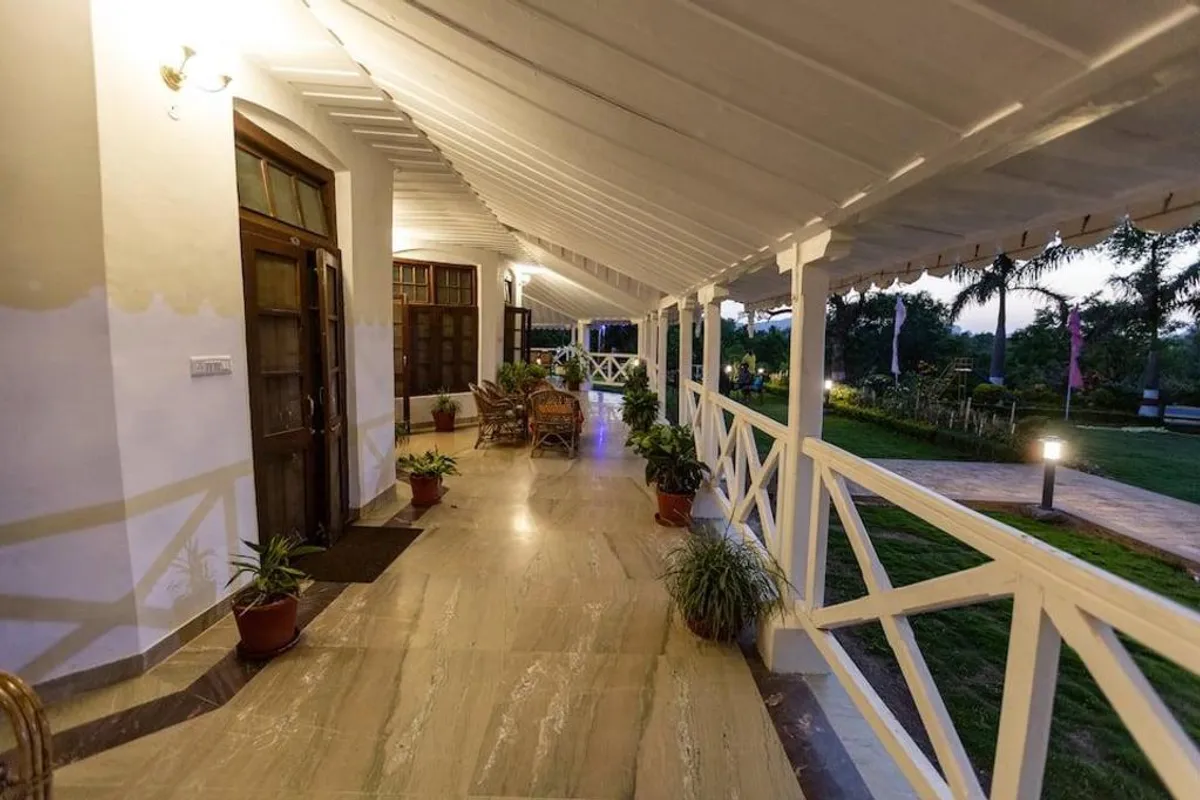 Satpura Retreat Chikhaldara bathroom and tub space
