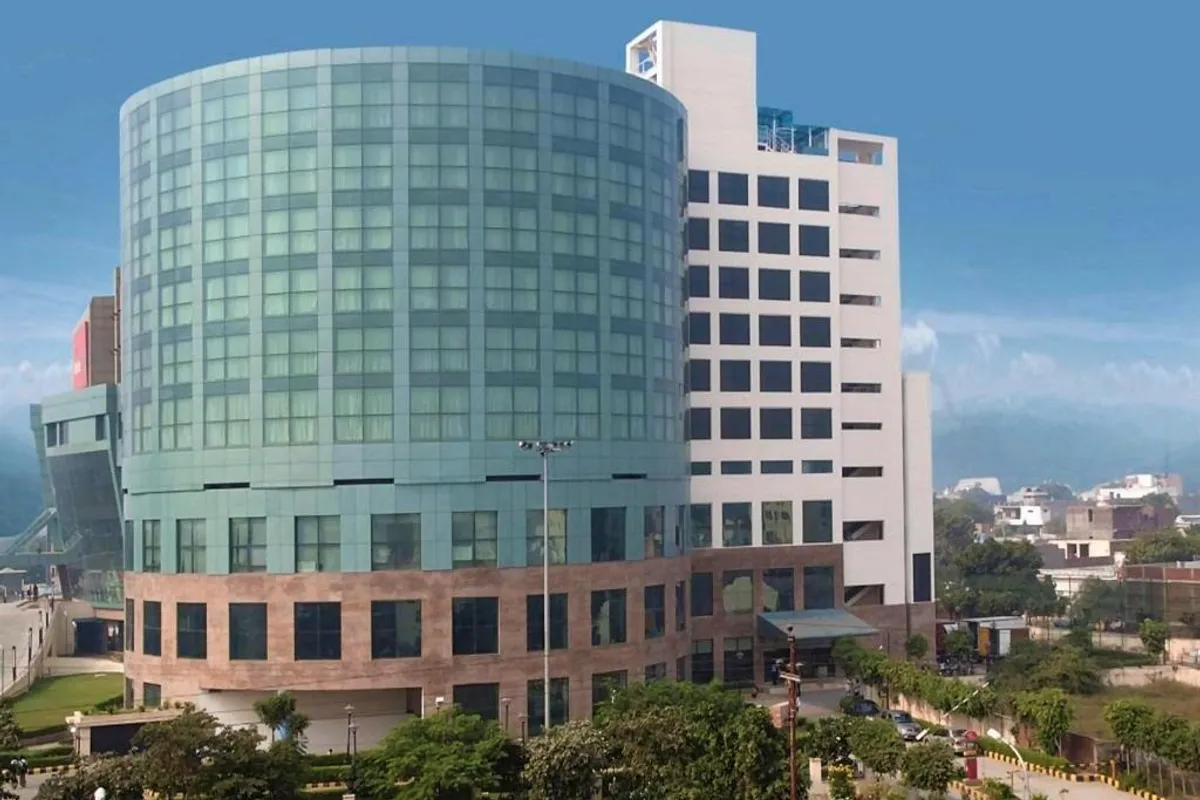 Savoy Suites Greater Noida - Hotel with Bathtub in Greater Noida