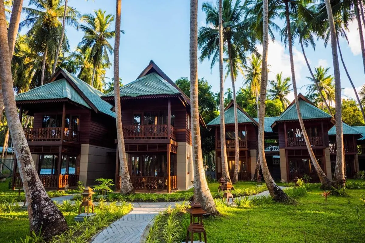 Sea Shell Beach Resort Murud bathroom and tub space