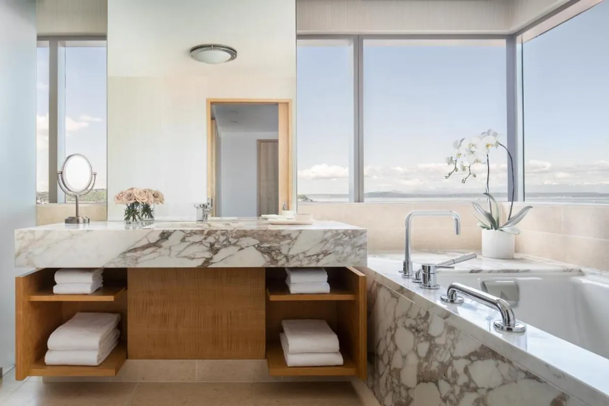 Four Seasons Hotel Seattle - Hotel with Bathtub in Seattle