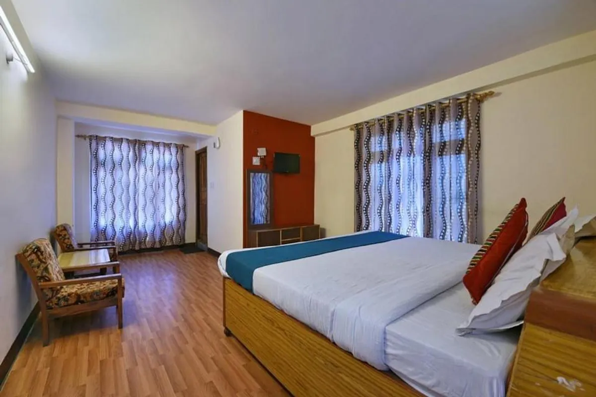 Snow View Luxury Camps Chopta bathroom and tub space