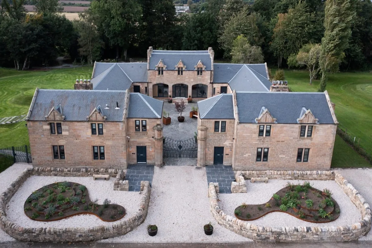 Stunning Edinburgh 1820s stables converted house - Hotel with Bathtub in Edinburgh