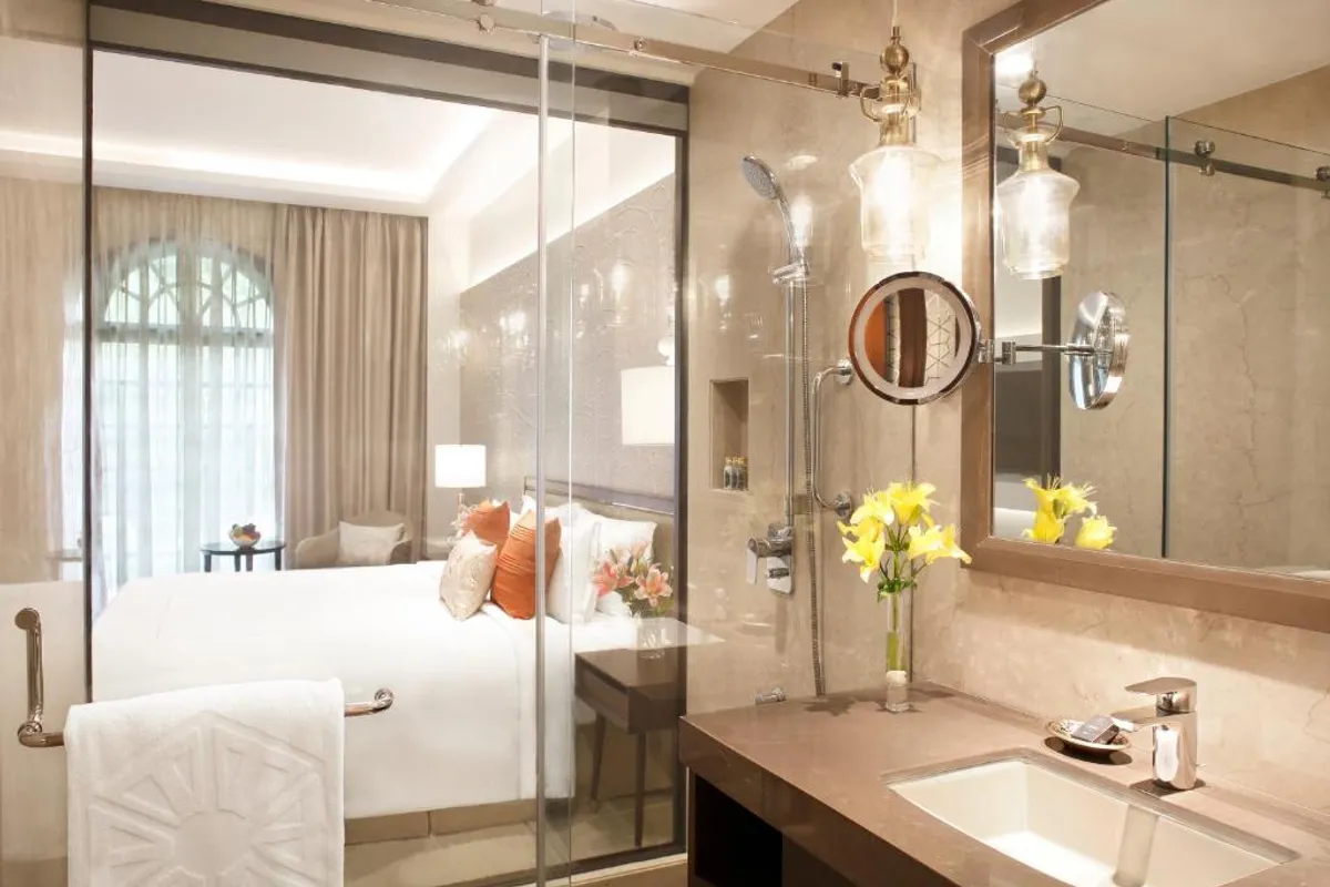 Hotels with private bathtubs in Lucknow, India