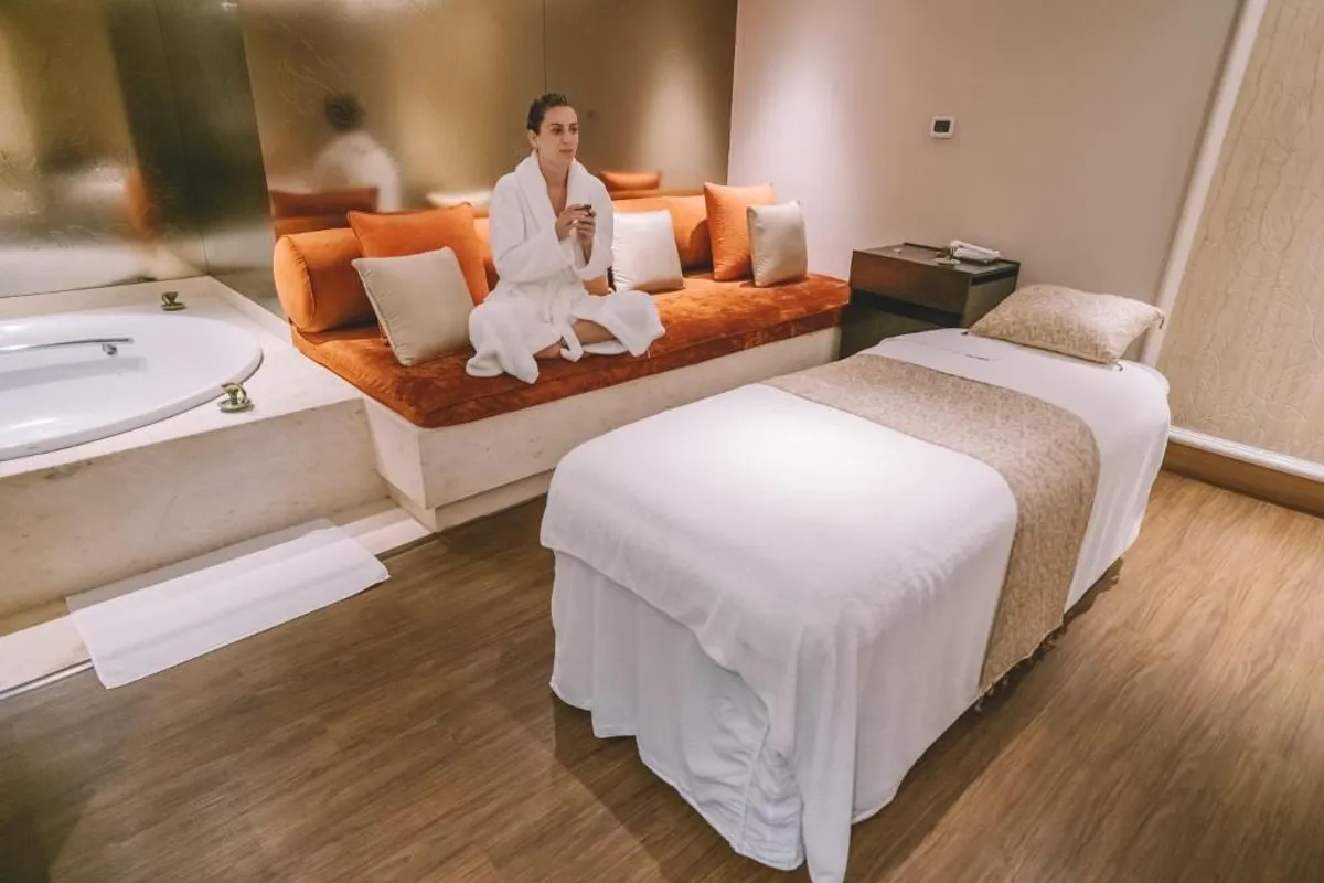 Hotels with private bathtubs in Delhi, India