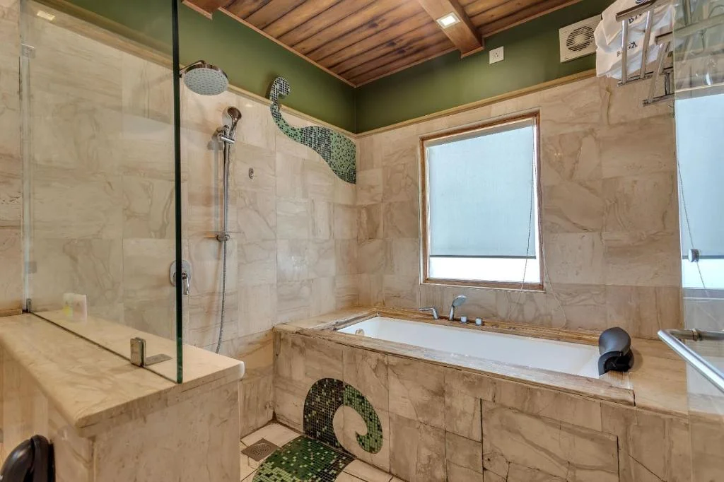 The Baga Beach Resort - Hotel with Bathtub in Goa