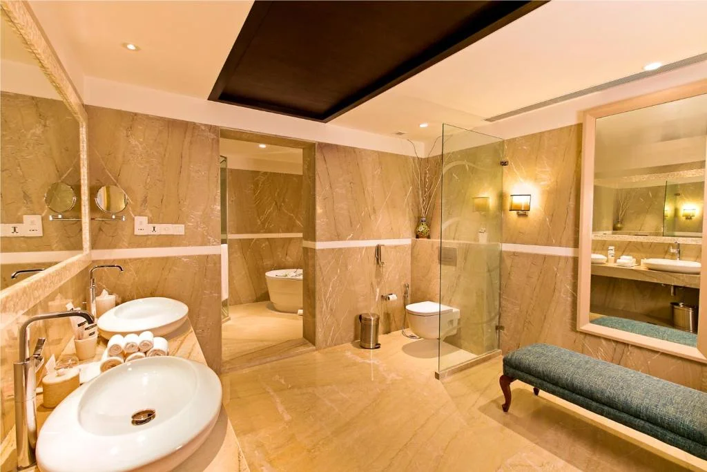 The Lalit - Hotel with Bathtub in Jaipur