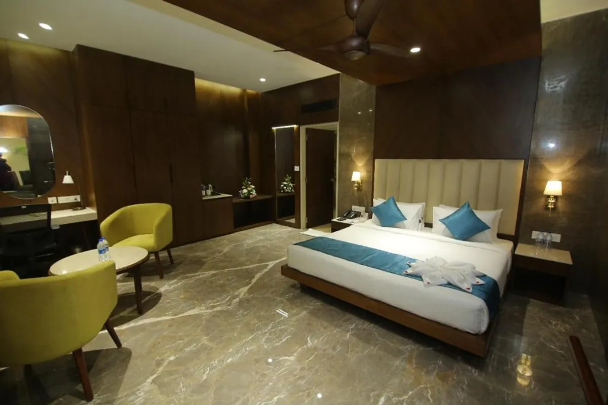The Ocean Pearl Dharmasthala bathroom and tub space