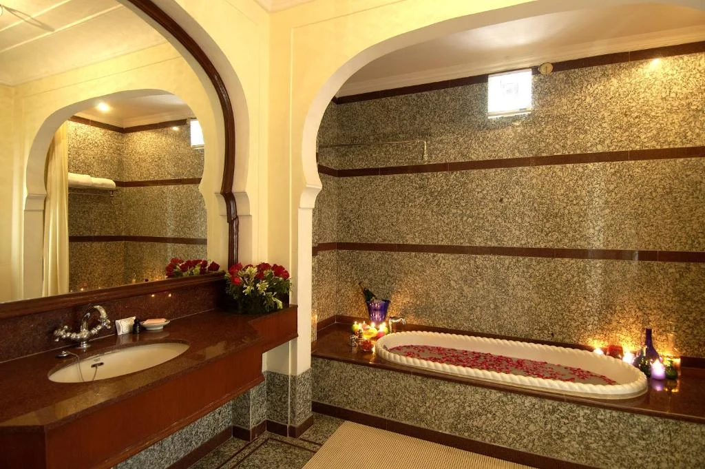 The Raj Palace Hotel In - Hotel with Bathtub in Jaipur