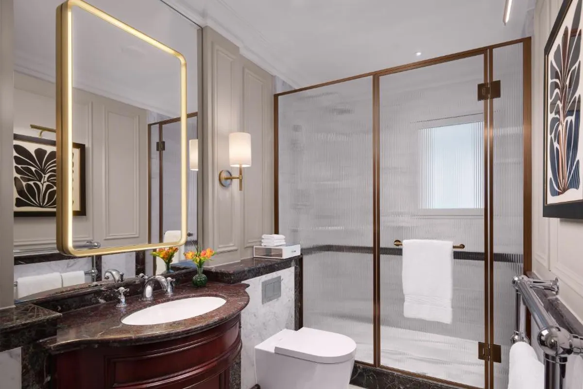 Hotels with private bathtubs in London, UK