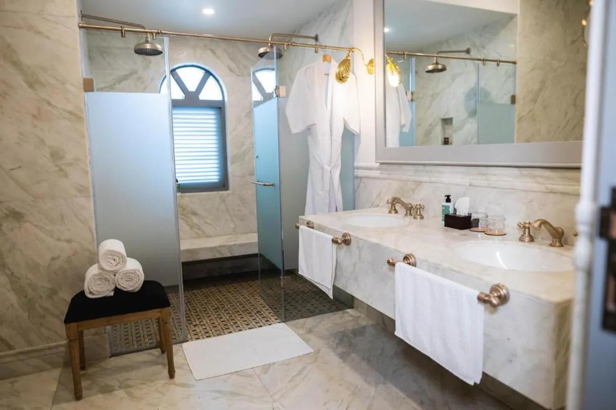 Hotels with private bathtubs in Nashik, India