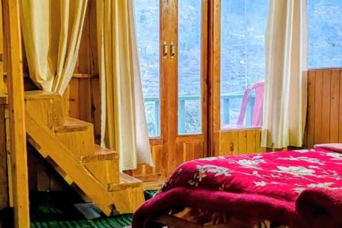 The Tree Hub Jibhi property and ambiance