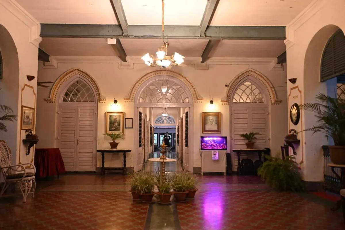 Thengal Manor Jorhat bathroom and tub space