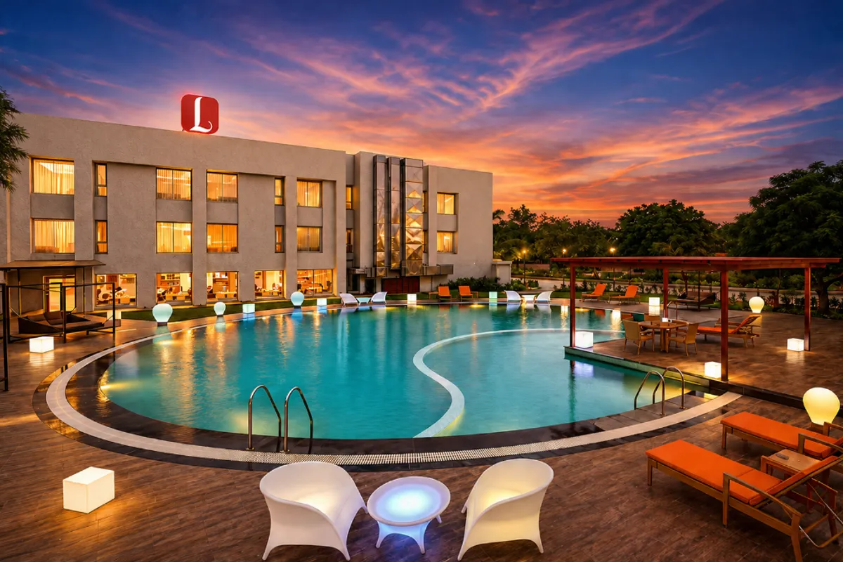 Top3 Lords Resort Bhavnagar bathroom and tub space