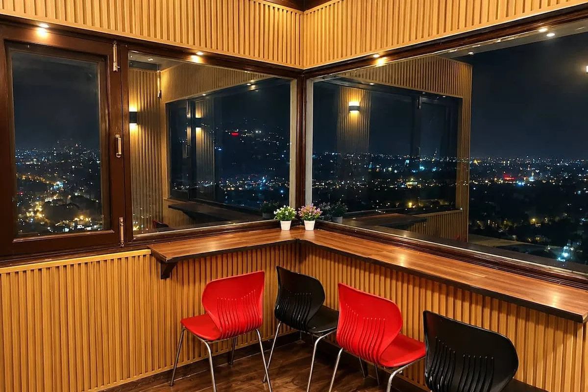 Woodfins Homestay, Flat with Winterline View - Hotel with Bathtub in Mussoorie