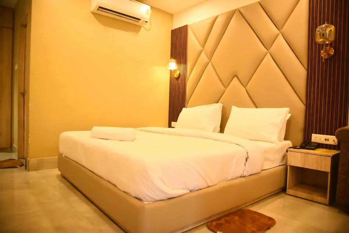 Yashoda International Deoghar bathroom and tub space