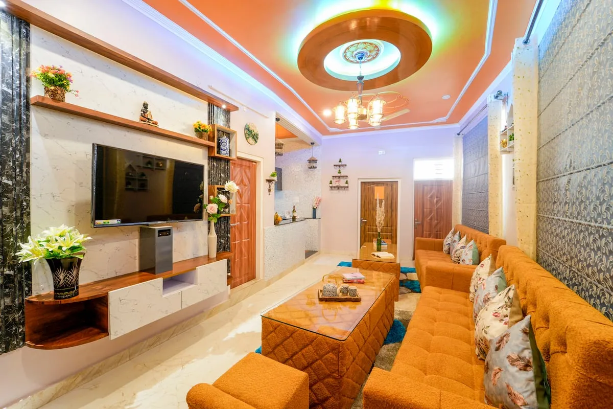 Best Dharamshala Hotels with Bathtubs & Dhauladhar Mountain Views (2026)