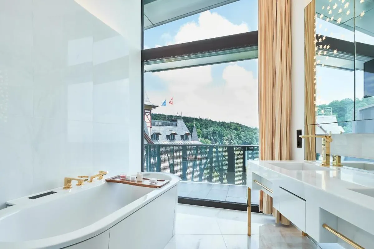 Hotels with private bathtubs in Zurich, Switzerland